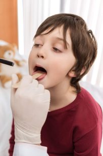 man-doctor-examining-throat-of-little-boy-in-hospi-2021-09-03-16-51-18-utc-e1644252180701.jpg